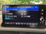 HondaCONNECT対応の便利なナビディスプレー。お持ちのスマートフォンと連携して、ナビやBluetoothでの音楽再生が可能です。デザインはもちろん、操作性も良好です。
