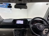 使いやすく運転しやすいレイアウトの運転席周り。