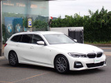 BMW在庫保有台数常時100台以上!ご来店の際はBMW本店(厚木市下荻野140-1)にご来店ください!弊社自慢の全天候型ショールーム!BMW在庫保有台数常時100台以上ございます!