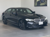 BMW 320i M Sport。スポーティな走行性能と上質な乗り味、日常で扱いやすいサイズを兼ね備えたBMWを代表するセダンです。