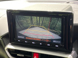【バックカメラ】駐車時に後方がリアルタイム映像で確認できます。大型商業施設や立体駐車場での駐車時や、夜間のバック時に大活躍!運転スキルに関わらず、今や必須となった装備のひとつです!