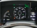 視認性の良い大きめのアナログメーターと、様々な情報を表示可能なマルチインフォメーションディスプレイで、運転中の確認がしやすく安全運転に役立ちます。