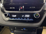 オートエアコン♪お好みの温度に設定するだけで車内を快適空間にしてくれますよ♪