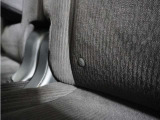 ◆ISOFIX◆2列目に装備。シートベルトいらずでチャイルドシートと固定金具を連結するだけでがっちり固定できます。
