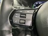 ステアリングにオーディオ操作スイッチが付いています。オーディオ画面に直接タッチしなくても操作が出来ますので、運転に集中できます。