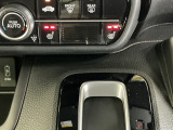 運転席/助手席シートヒーターで寒い日もすぐに温かくなり快適に過ごせます。2段階の温度調整が可能です