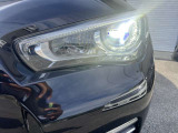 【LEDヘッドライト】悪天候や夜間走行時も良好な視界を確保し安心して運転できる高輝度LEDヘッドライトを装備!点灯速度も早く、消費電力も抑えれます。