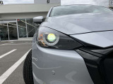 鋭く前方を照らす、LEDヘッドライト。遠くまで視界が開けることで、より安心したストレスのない走行を、提供してくれます。