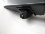 バックカメラが付いているので後方確認が非常にしやすいです。今や運転初心者も熟練者も必須装備!ついていて損はないですね♪