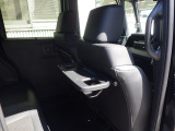 ■シートバックテーブル■運転席・助手席の後ろには収納可能なテーブルが付いています。