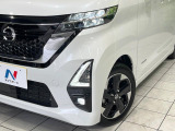【LEDヘッドライト】悪天候や夜間走行時も良好な視界を確保し安心して運転できる高輝度LEDヘッドライトを装備!点灯速度が早く、消費電力も抑えられています。