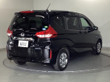 スライドドアは通常のドアに比べて、車のボディーに対し平行に開閉し、開けてもスペースを取りません。出入り口が大きいドアはお子様のいるご家庭はもちろん、混んだ駐車場でも大活躍です!