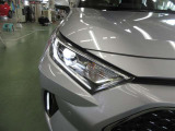 1灯の光源でハイ・ローを切り替えられるBi-Beam LEDランプ+LEDクリアランスランプ(オートレベリング機能付)