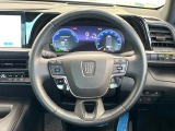 インテリアに合わせたデザインのステアリングは、運転される方のことも考え、運転しやすい形状、大きさです。是非一度、実際に触ってお確かめください。