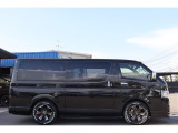 【新車 新型 9型ハイエース ダークプライムⅡディーゼル2WD】ベッドキット&両側パワースライドドア♪