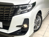 【ダブルファンクションターンランプ付きLEDヘッドライト】人気上昇中のダブルファンクションターンランプを装備!ウィンカーとデイライト&車幅灯を兼用し、特別感のあるエクステリアを演出します。