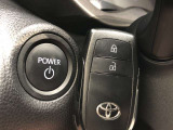 エンジンスタートスイッチです。キーが車内にあれば、エンジンの始動や停止はスイッチを押すだけ!キーを取り出す手間を省き、ワンプッシュで操作できるので簡単でスムーズです。