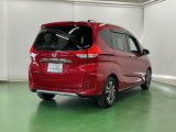 後席の窓には外から車内が見えにくくなるプライバシーガラスを採用。周りを気にせずリラックスして過ごせます