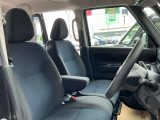 運転席・助手席は、ゆったりと座れるサイズで、長時間の運転でも快適です。