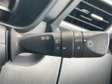 【オートライト(AUTO)】外の明るさをシステムが感知して、自動でヘッドライトが点灯します。ヘッドライトをつけ忘れを防ぐ便利機能です。