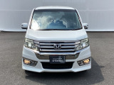 【HID】ディスチャージヘッドライトが装備されています。夜間走行時や雨の日に明るく安全に前方を照らすことが出来ます。対向車からも見えやすいので相手に接近を知らせることも出来ます。