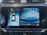 インテリジェント アラウンドビューモニター。上空から見下ろしている様な映像をモニターへ映し出し、スムーズな駐車をサポートします。さらに障害物検知センサー反応すると、警告表示、警告音により注意を促します