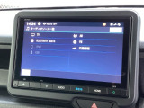 HondaCONNECT対応の便利なナビディスプレー。お持ちのスマートフォンと連携して、ナビやBluetoothでの音楽再生が可能です。デザインはもちろん、操作性も良好です。