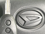 【キーレス】少し離れた場所からでもボタン一つでドアの開錠・施錠ができるのでとっても便利!ドアの鍵穴周りに傷をつけることもありません♪