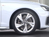 ●オシャレは足元からといいますが、車も同じく足元のエレガンスさで全体のイメージが変わります。