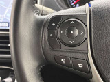 運転中、オーディオの操作をしてて、ハッとしたことはありませんか?ステアリングスイッチは、運転中でもハンドルでオーディオの操作が可能です。安全なドライブをサポートします。