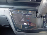 「オートエアコン」が付いています。1年中快適な室内を提供!車内温度を設定すると、風量を自動で調節してくれます。