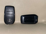 【スマートキー】キーを取り出さずにドアを施錠&解錠。クルマの始動も可能です。