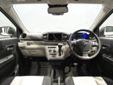 【運転席周り】機能的にまとまった使いやすいレイアウト。座った瞬間からこれからのドライブへの期待感を高めてくれます。