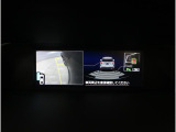 後退時には、リヤの4つのセンサーが障害物を検知し、必要に応じてブレーキが作動するよう設計されています。サイドビュー映像も表示され、周囲を確認しやすく、見えにくいガレージへの車庫入れも安心です。
