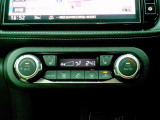 快適オートエアコン付♪設定温度をキープし車内を快適な温度に保ちます♪