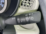 【オートライト】車外の明るさに応じて自動的にライトの点灯・消灯をしてくれます