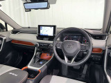 運転席まわりです。 各操作スイッチは使いやすい位置に配置されてます。