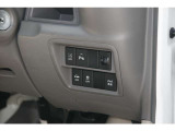 安全運転支援機能などのコントロールスイッチが集約されています。