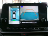 アラウンドモニター 白線や駐車車両をナビ及びルームミラーに表示 駐車している車両との位置関係も一目で分かって安心です
