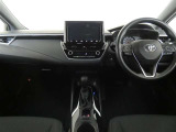 運転席・助手席を入れたインストルメントパネル全体画像です。