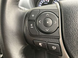 運転中、オーディオの操作をしてて、ハッとしたことはありませんか?ステアリングスイッチは、運転中でもハンドルでオーディオの操作が可能です。安全なドライブをサポートします。