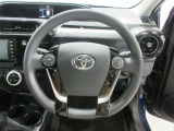 ステアリングから手を離さず、運転に集中したままオーディオ等の操作ができます。