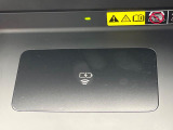 【ワイヤレス充電】車両への搭乗中に役に立つワイヤレス充電器を装備♪ケータイやタブレット、ゲーム機器の充電にも♪