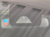 【トヨタセーフティセンス】走行中に前方の車両等を認識し、衝突しそうな時は警報とブレーキで衝突回避と被害軽減をアシスト。より安全にドライブをお楽しみいただけます。