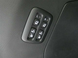 サードシートの電動格納スイッチです