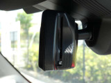 ETC2.0一体型の自動防眩機能付きバックミラー!後続車のヘッドライトの眩しさを自動で軽減してくれます!