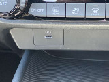 充電端子が装備されていますので車内でスマートフォンなどの充電が可能です。