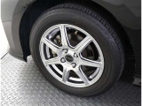 かっこいいホイールですね。 車のイメージを大きく左右するホイール部分はコダワリを持ちたいですね。