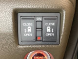リアドアは乗り降りに便利な両側電動スライドドアです。また運転席に座っていながらスイッチ操作で自在にスライドドアを開け閉めできます。