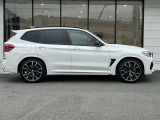 BMWを熟知したメカニックによる、360度の納車前点検。ドイツ本国と同様の教育・訓練を受けたメカニックが徹底的に点検、整備した後にお客様にお引渡しします。